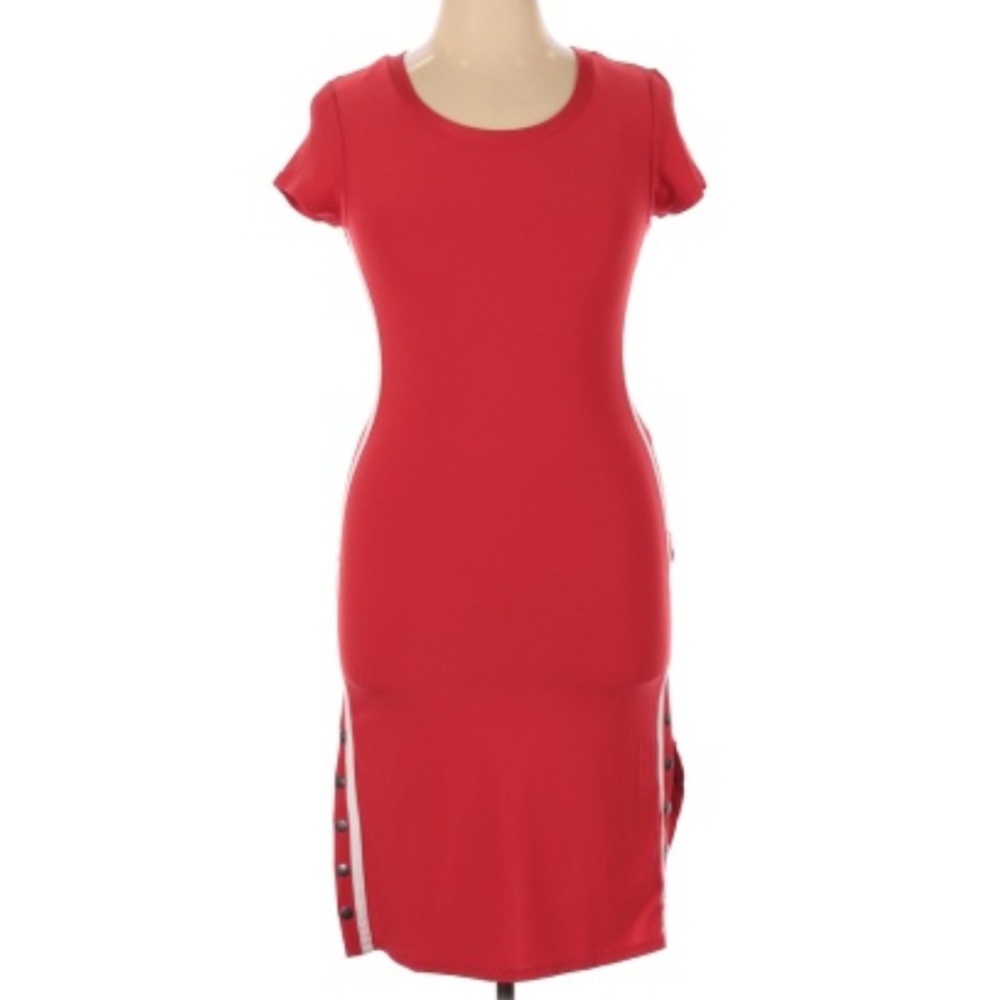 Red short sleeve stretchy side snap dress